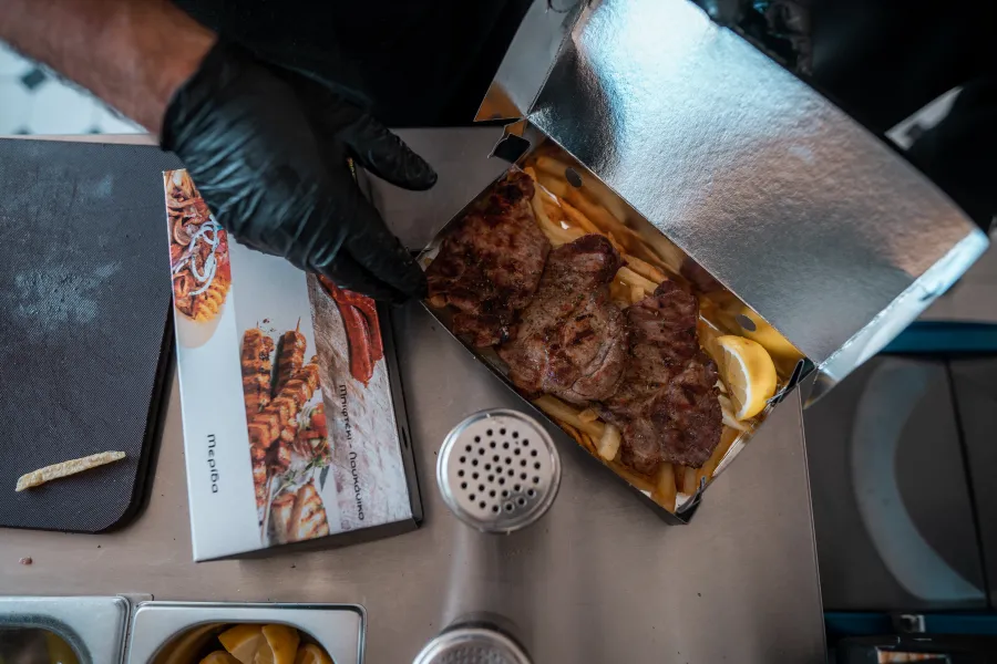 Η Αυθεντική Ελληνική Γεύση στο Κέντρο των Φηρών